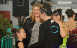 Léane Alors je vous explique les filles : vous rentrez sur le praticable, vous souriez aux juges, vous "déchirez" sur la choré et hop vous êtes 1ère...Facile le Twirling...
