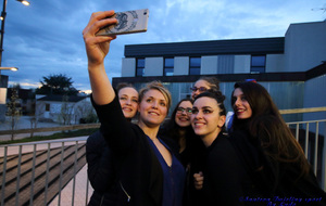 SiCamille, Thais, Manon, Laura, Marine (derrière Laura) et Charlotte (derrière Charlotte Mélanie qui se cache)